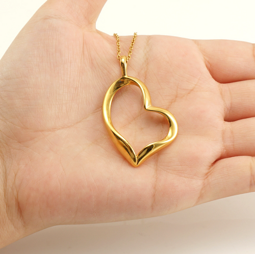 Stainless Steel Fashion Ins Style Heart Necklace Titanium Steel Plated 18k Gold Vintage Love Pendant Necklace